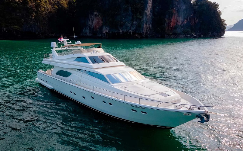 Ferretti 80